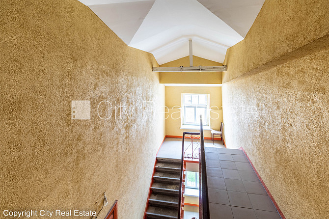 Fasādes māja, renovēta māja, vieta automašīnai, ieeja no pagalma, mansards, kāpņu telpa Rīga - foto 13