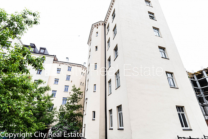 Fasādes māja, renovēta māja, vieta automašīnai, ieeja no pagalma, mansards, kāpņu telpa Rīga - foto 17