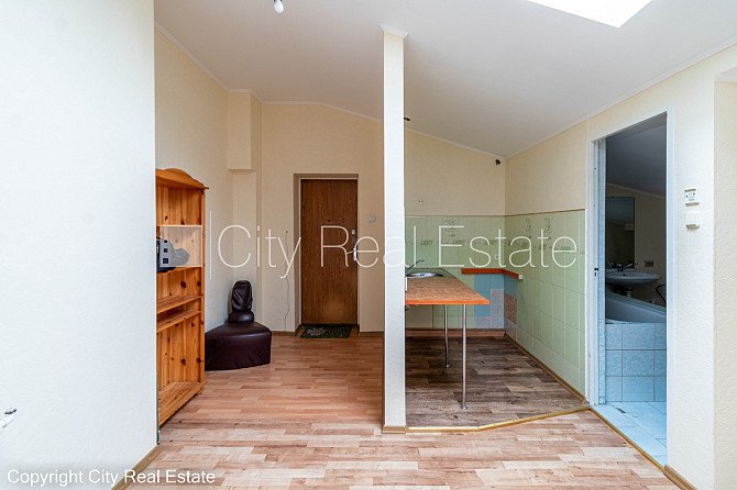 Fasādes māja, renovēta māja, vieta automašīnai, ieeja no pagalma, mansards, kāpņu telpa Rīga - foto 6