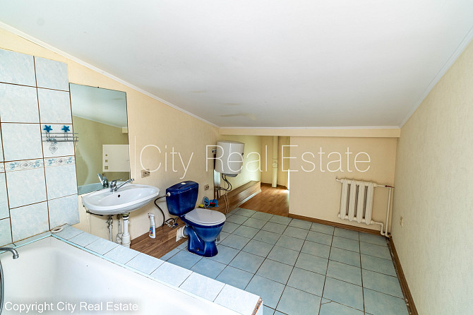 Fasādes māja, renovēta māja, vieta automašīnai, ieeja no pagalma, mansards, kāpņu telpa Rīga - foto 10