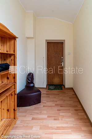 Fasādes māja, renovēta māja, vieta automašīnai, ieeja no pagalma, mansards, kāpņu telpa Rīga - foto 12