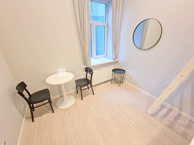 Fasādes māja, renovēta māja, ieeja no ielas, kāpņu telpa pēc kapitālā remonta, logi Rīga - foto 8