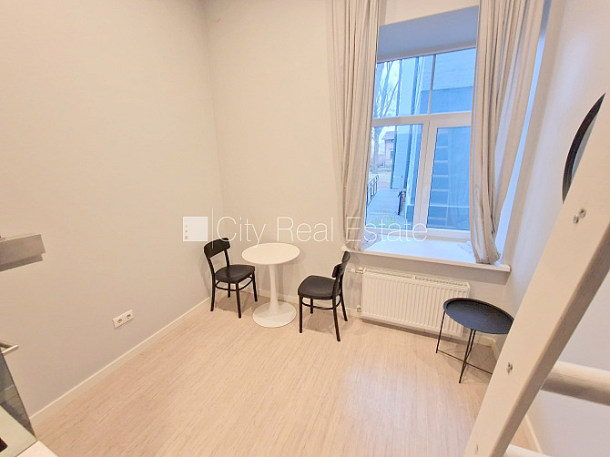 Fasādes māja, renovēta māja, ieeja no ielas, kāpņu telpa pēc kapitālā remonta, logi Rīga - foto 5