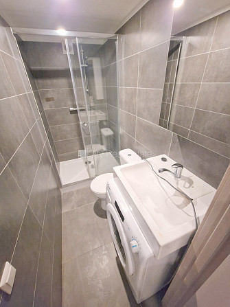 Fasādes māja, renovēta māja, ieeja no ielas, kāpņu telpa pēc kapitālā remonta, logi Rīga - foto 13