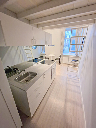 Fasādes māja, renovēta māja, ieeja no ielas, kāpņu telpa pēc kapitālā remonta, logi Rīga - foto 1