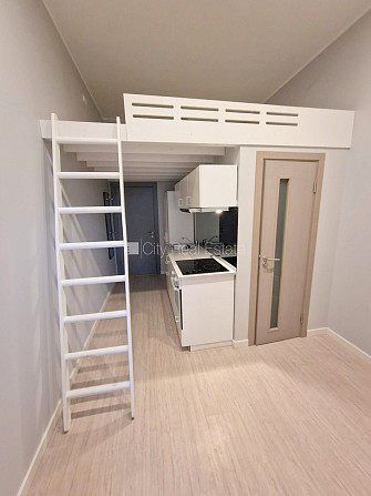 Fasādes māja, renovēta māja, ieeja no ielas, kāpņu telpa pēc kapitālā remonta, logi Rīga - foto 3