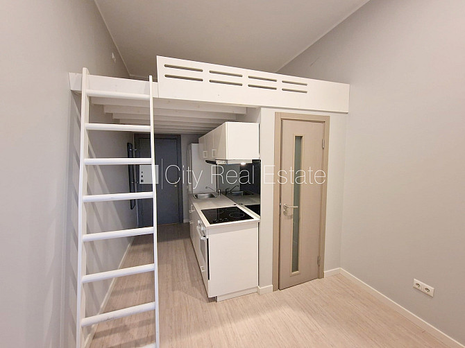 Fasādes māja, renovēta māja, ieeja no ielas, kāpņu telpa pēc kapitālā remonta, logi Rīga - foto 2