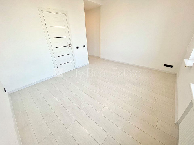 Fasādes māja, renovēta māja, ieeja no ielas, ir lifts, kāpņu telpa pēc kapitālā remonta, Rīga - foto 4