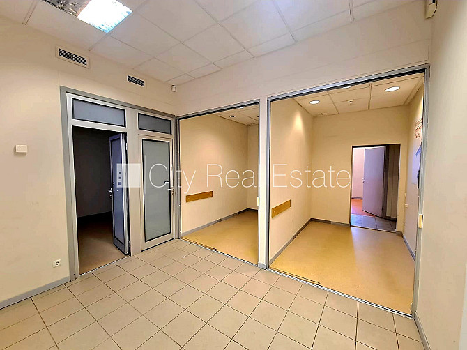 Fasādes māja, renovēta māja, labiekārtota apzaļumota teritorija, slēgts pagalms, teritorijas Rīga - foto 12