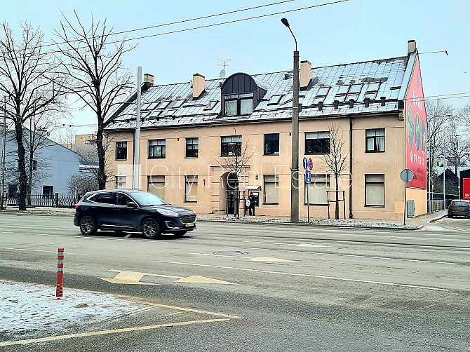 Fasādes māja, renovēta māja, labiekārtota apzaļumota teritorija, slēgts pagalms, teritorijas Rīga - foto 1