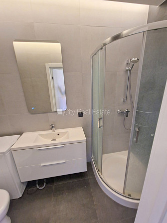 Fasādes māja, renovēta māja, slēgts pagalms, ieeja no ielas, ir lifts, kāpņu telpa pēc Rīga - foto 11