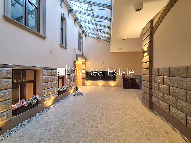 Fasādes māja, renovēta māja, slēgts pagalms, ieeja no ielas, ir lifts, kāpņu telpa pēc Rīga - foto 19