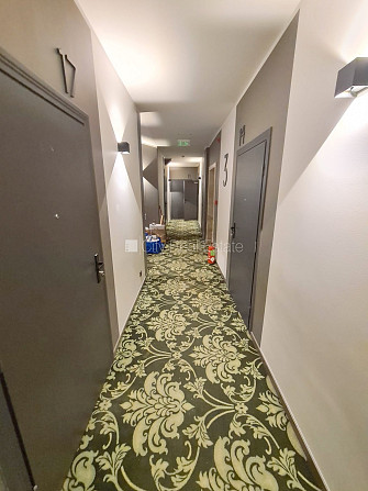 Fasādes māja, renovēta māja, slēgts pagalms, ieeja no ielas, ir lifts, kāpņu telpa pēc Rīga - foto 14