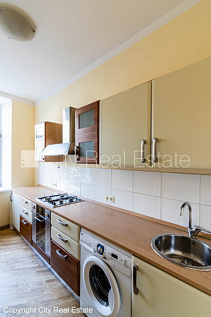 Fasādes māja, renovēta māja, slēgts pagalms, ieeja no ielas, kāpņu telpa pēc kosmētiskā Rīga - foto 9