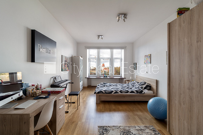 Fasādes māja, ieeja no ielas, ir lifts, logi vērsti mājas abās pusēs, griestu augstums 3,2 m, Rīga - foto 6