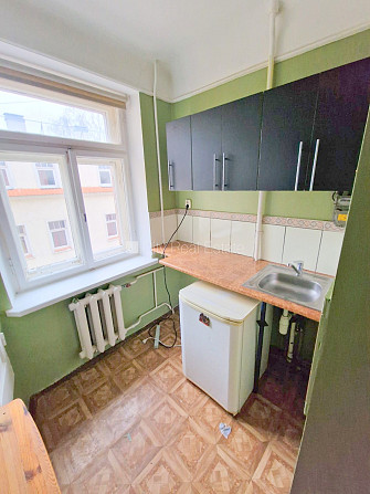 Fasādes māja, renovēta māja, ieeja no ielas, kāpņu telpa pēc kosmētiskā remonta, logi Rīga - foto 12