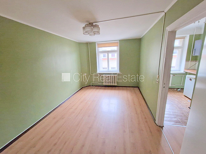 Fasādes māja, renovēta māja, ieeja no ielas, kāpņu telpa pēc kosmētiskā remonta, logi Rīga - foto 2