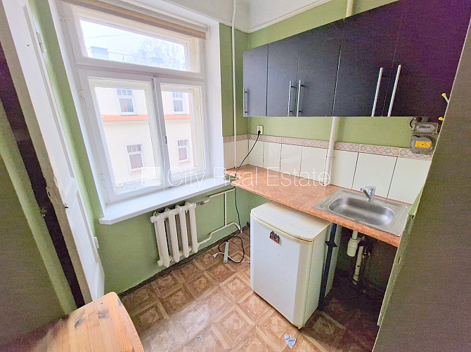 Fasādes māja, renovēta māja, ieeja no ielas, kāpņu telpa pēc kosmētiskā remonta, logi Rīga - foto 10