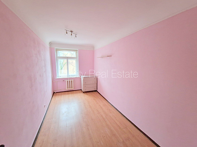 Fasādes māja, renovēta māja, ieeja no ielas, kāpņu telpa pēc kosmētiskā remonta, logi Rīga - foto 9