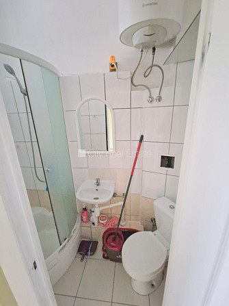 Fasādes māja, renovēta māja, ieeja no ielas, kāpņu telpa pēc kosmētiskā remonta, logi Rīga - foto 14