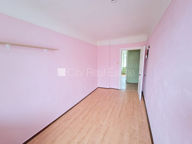 Fasādes māja, renovēta māja, ieeja no ielas, kāpņu telpa pēc kosmētiskā remonta, logi Rīga - foto 7