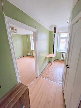 Fasādes māja, renovēta māja, ieeja no ielas, kāpņu telpa pēc kosmētiskā remonta, logi Rīga - foto 8