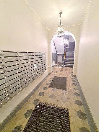 Pagalma ēka, renovēta māja, slēgts pagalms, ieeja no ielas un pagalma, kāpņu telpa pēc Rīga - foto 17