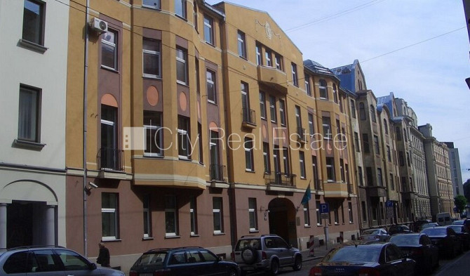 Fasādes māja, renovēta māja, ieeja no ielas, kāpņu telpa pēc kapitālā remonta, logi Rīga - foto 1