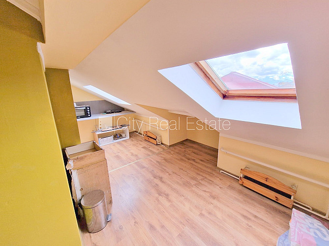 Fasādes māja, renovēta māja, ieeja no ielas, mansards, kāpņu telpa pēc kosmētiskā remonta, Rīga - foto 9