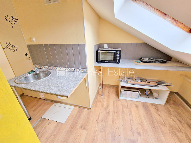 Fasādes māja, renovēta māja, ieeja no ielas, mansards, kāpņu telpa pēc kosmētiskā remonta, Rīga - foto 11