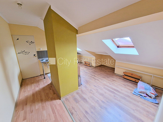 Fasādes māja, renovēta māja, ieeja no ielas, mansards, kāpņu telpa pēc kosmētiskā remonta, Rīga - foto 7