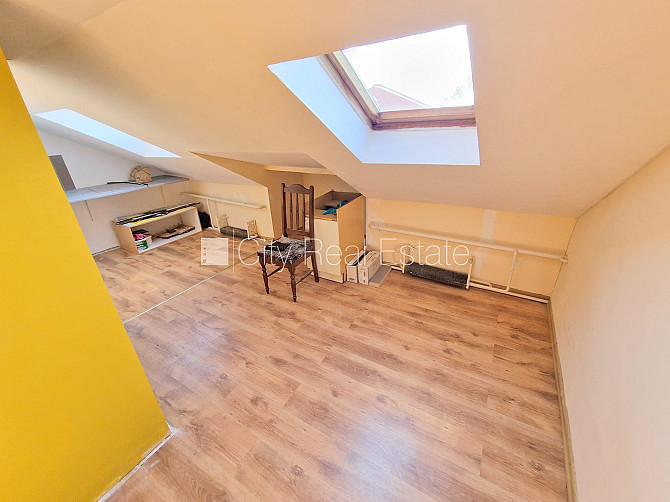 Fasādes māja, renovēta māja, ieeja no ielas, mansards, kāpņu telpa pēc kosmētiskā remonta, Rīga - foto 10