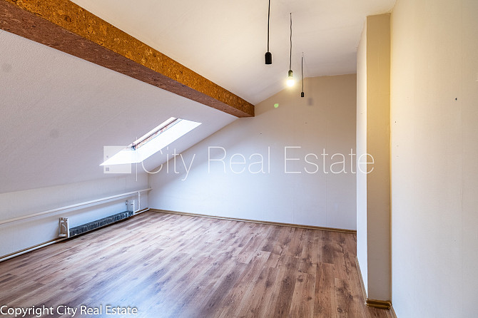 Fasādes māja, renovēta māja, ieeja no ielas, mansards, kāpņu telpa pēc kosmētiskā remonta, Rīga - foto 5