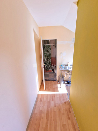 Fasādes māja, renovēta māja, ieeja no ielas, mansards, kāpņu telpa pēc kosmētiskā remonta, Rīga - foto 18