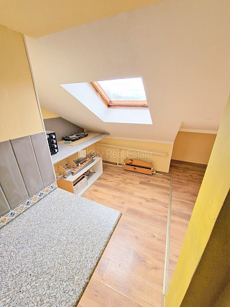 Fasādes māja, renovēta māja, ieeja no ielas, mansards, kāpņu telpa pēc kosmētiskā remonta, Rīga - foto 16