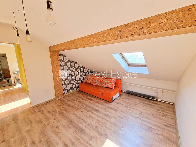 Fasādes māja, renovēta māja, ieeja no ielas, mansards, kāpņu telpa pēc kosmētiskā remonta, Rīga - foto 1