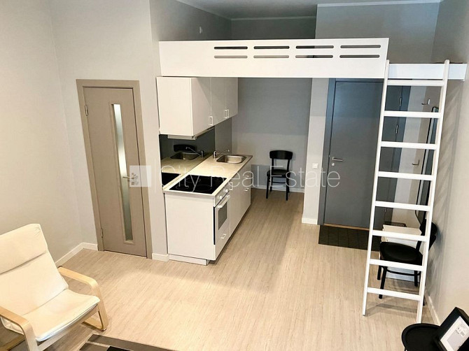 Pagalma ēka, renovēta māja, labiekārtots apzaļumots pagalms, slēgts pagalms, ieeja no ielas Rīga - foto 7