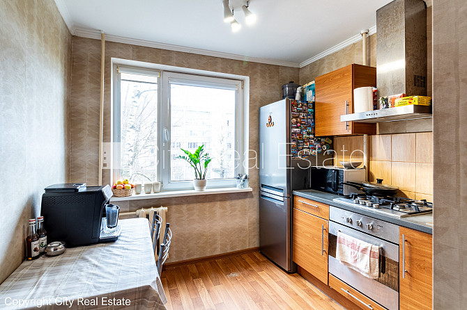 Pagalma māja, ķieģeļu mūra sienas, labiekārtota apzaļumota teritorija, vieta automašīnai, Rīga - foto 6