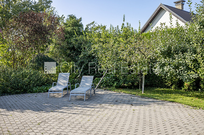 Privātmāja, labiekārtota apzaļumota teritorija 1350 m2, slēgts pagalms, vieta vairākām Jūrmala - foto 7