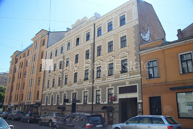 Pagalma māja, fasādes māja, dzīvokļu skaits ēkā  30 gab., metāla jumta segums, ķieģeļu Rīga - foto 1