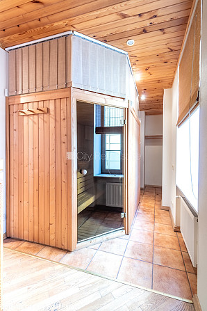 Zeme īpašumā, fasādes māja, renovēta māja, labiekārtota apzaļumota teritorija, slēgts Rīga - foto 13
