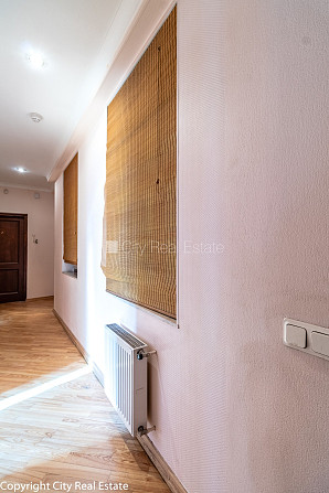 Zeme īpašumā, fasādes māja, renovēta māja, labiekārtota apzaļumota teritorija, slēgts Rīga - foto 8