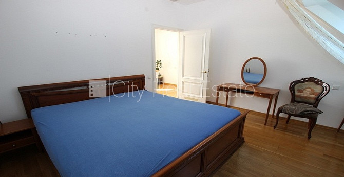 Istabas izolētas, studio tipa, virtuve apvienota ar viesistabu, augstie griesti, centrālā Rīga - foto 4
