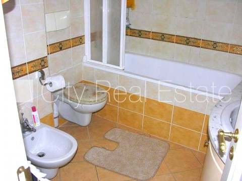 Istabas izolētas, studio tipa, virtuve apvienota ar viesistabu, augstie griesti, centrālā Rīga - foto 6