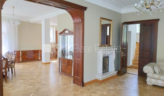 Renovēta māja, labiekārtots apzaļumots pagalms, iežogota teritorija, iežogota teritorija ar Rīga - foto 11