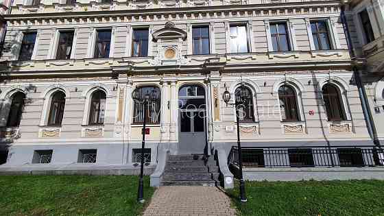 Земля в собственности, фасадный дом, реновированный дом, кирпичные стены, фасад с Rīga