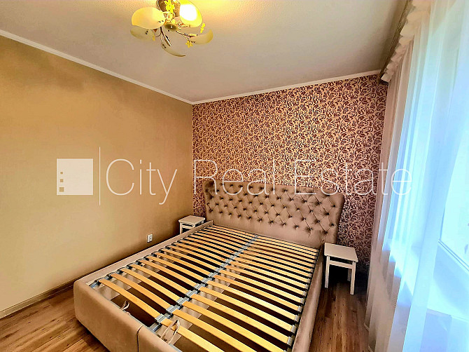 Labiekārtota apzaļumota teritorija, ir lifts, lodžija, iestiklota lodžija, logi vērsti mājas Rīga - foto 16