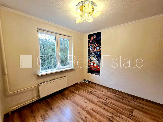 Labiekārtota apzaļumota teritorija, ir lifts, lodžija, iestiklota lodžija, logi vērsti mājas Rīga - foto 10