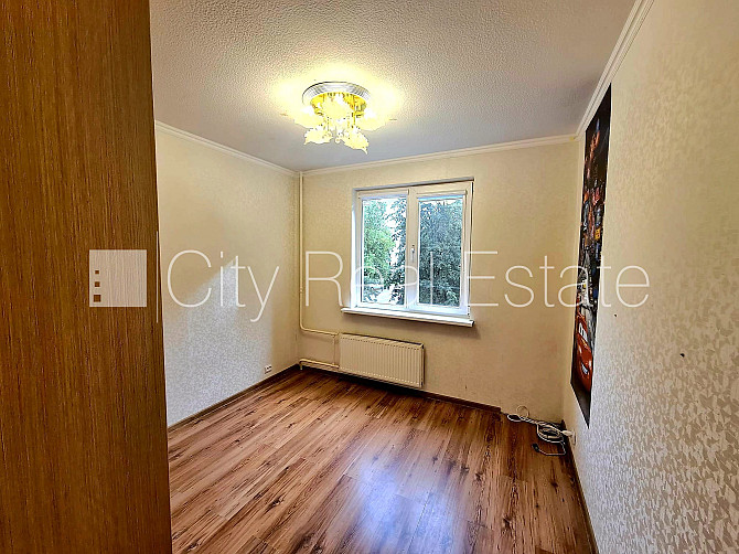 Labiekārtota apzaļumota teritorija, ir lifts, lodžija, iestiklota lodžija, logi vērsti mājas Rīga - foto 12