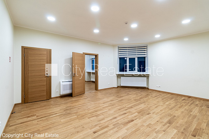 Fasādes māja, renovēta māja, labiekārtots apzaļumots pagalms, slēgts pagalms, teritorijas Rīga - foto 1